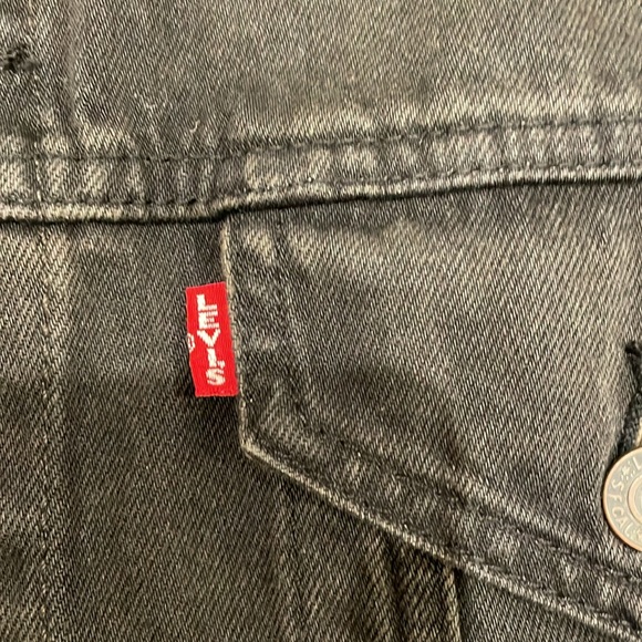 Levi’s Vintage Fit Black Jean Jacket - Picture 4 of 5